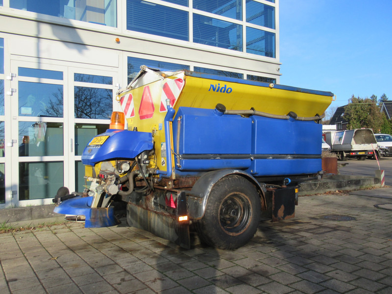 NIDO Stratos B17KR-21 AWCLN-350 1,7m3 + 850 L. Salzstreuer Saltspreader Zoutstrooier - Esparcidor de sal: foto 2 NIDO Stratos B17KR-21 AWCLN-350 1,7m3 + 850 L. Salzstreuer Saltspreader Zoutstrooier - Esparcidor de sal: foto 2