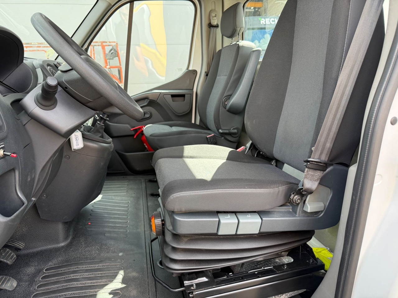 Camión con plataforma elevadora Renault Master III Steiger Klubb K26 / 11,2m / 200Kg: foto 10 Camión con plataforma elevadora Renault Master III Steiger Klubb K26 / 11,2m / 200Kg: foto 10