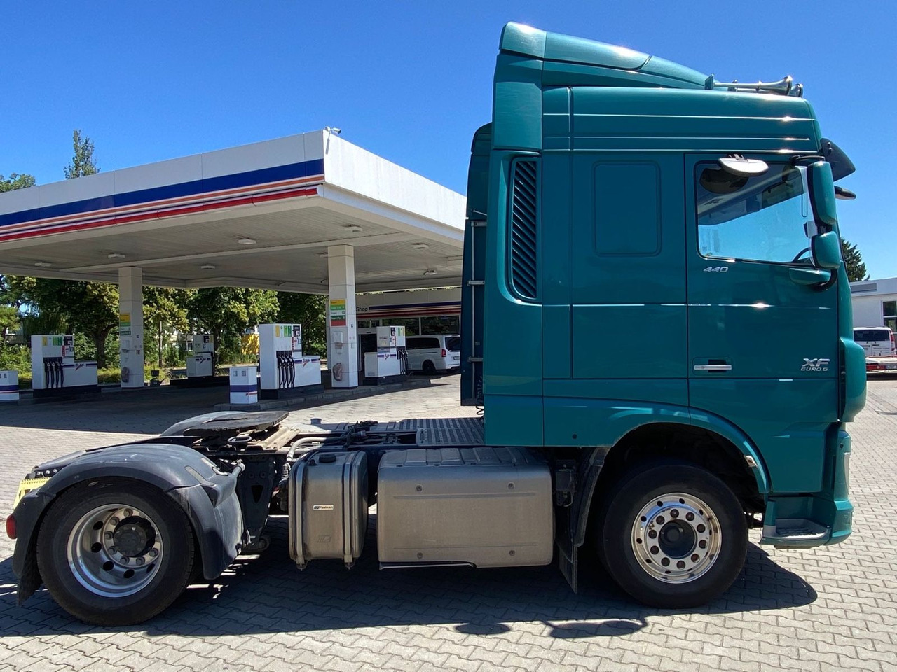 DAF XF 440 EURO 6 KIPPHYDRAULIK ALUFELGEN - Cabeza tractora: foto 4 DAF XF 440 EURO 6 KIPPHYDRAULIK ALUFELGEN - Cabeza tractora: foto 4
