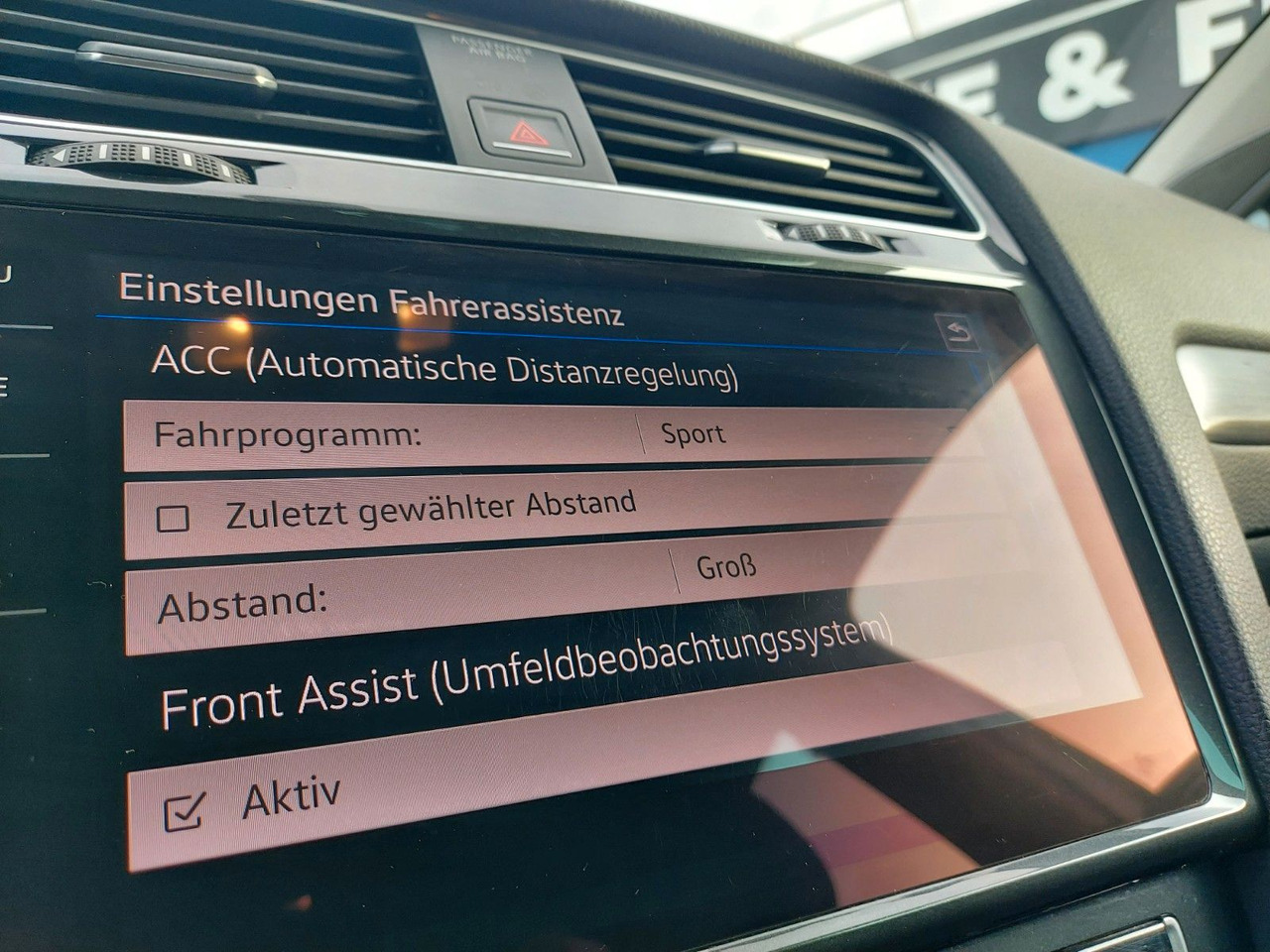 Volkswagen Golf VII Variant DSG Comfort ACC Massage Nav DAB - Coche familiar: foto 2 Volkswagen Golf VII Variant DSG Comfort ACC Massage Nav DAB - Coche familiar: foto 2