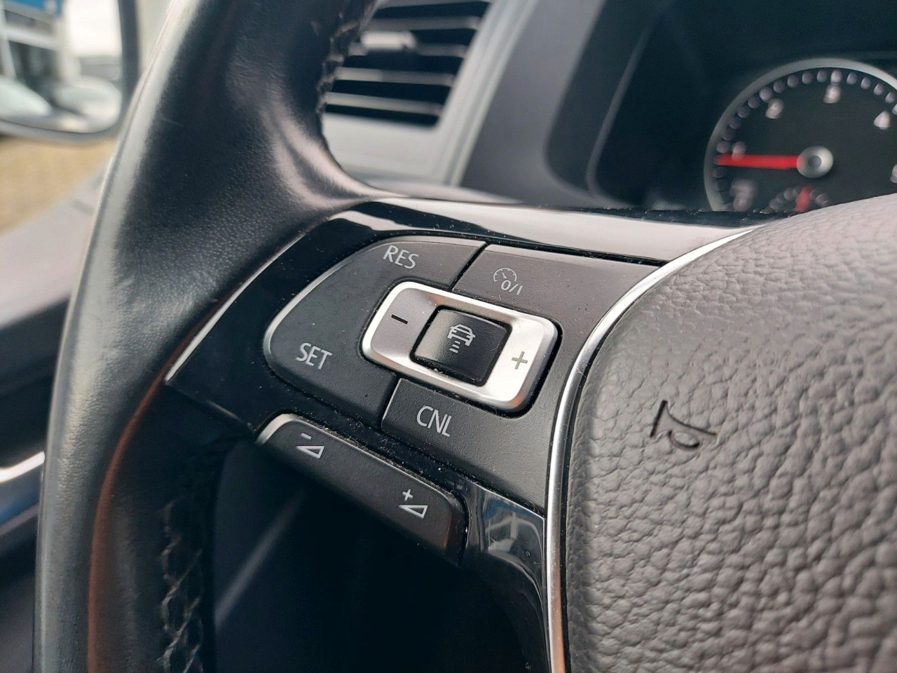 Volkswagen T6 Caravelle Comfortline Lang DSG 8 Sitze ACC - Furgoneta de pasajeros: foto 2 Volkswagen T6 Caravelle Comfortline Lang DSG 8 Sitze ACC - Furgoneta de pasajeros: foto 2