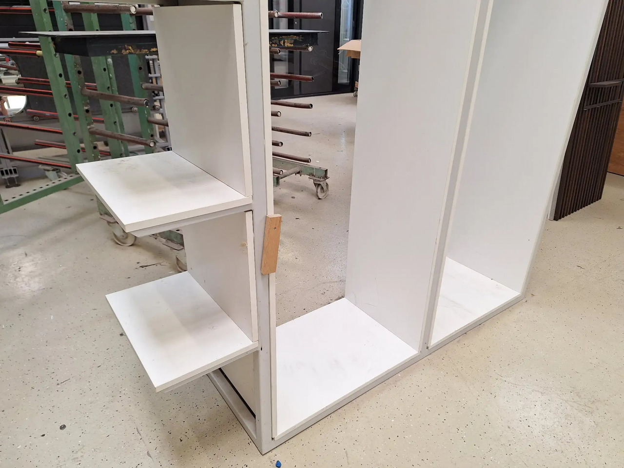 1 Stk. Regal - Herramienta/ Equipo: foto 2 1 Stk. Regal - Herramienta/ Equipo: foto 2