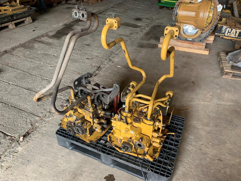 Caterpillar VALVE GP-MAIN CONTROL 2613682 - Hidráulica: foto 1 Caterpillar VALVE GP-MAIN CONTROL 2613682 - Hidráulica: foto 1