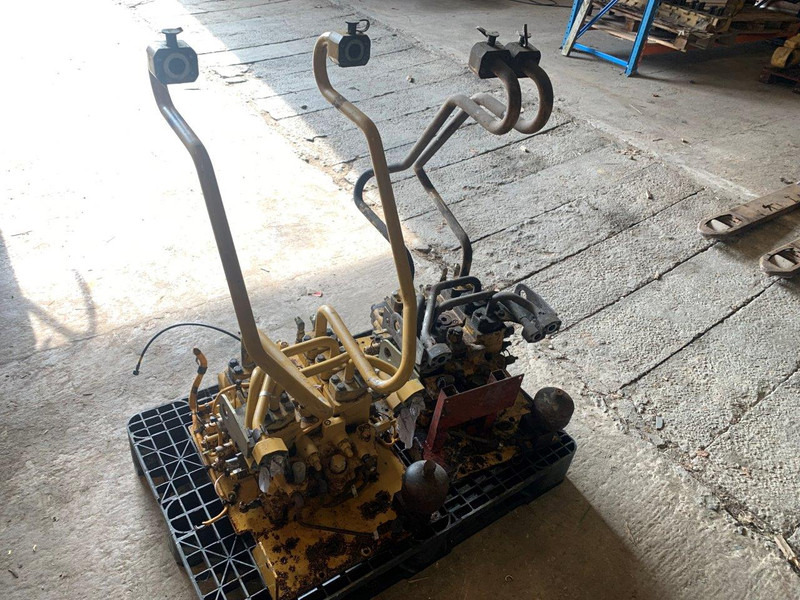 Caterpillar VALVE GP-MAIN CONTROL 2613682 - Hidráulica: foto 2 Caterpillar VALVE GP-MAIN CONTROL 2613682 - Hidráulica: foto 2