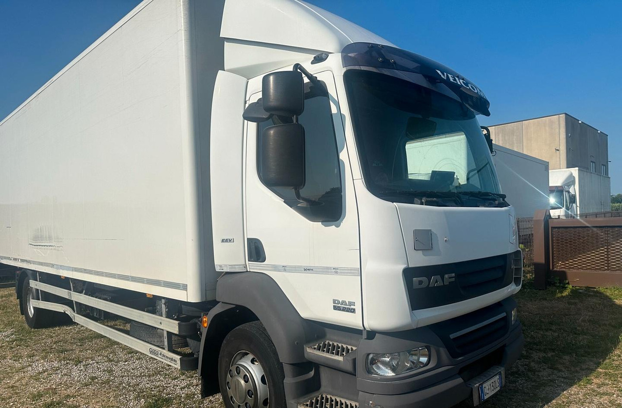 DAF LF 55.220 FURGONE 8 MT. - Camión caja cerrada: foto 2 DAF LF 55.220 FURGONE 8 MT. - Camión caja cerrada: foto 2
