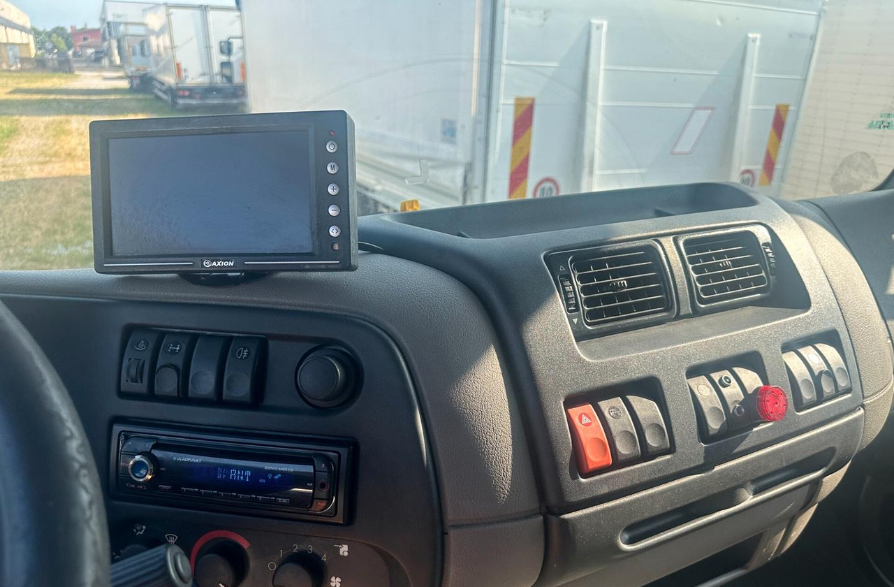 Camión caja cerrada DAF LF 55.220 FURGONE 8 MT.: foto 7