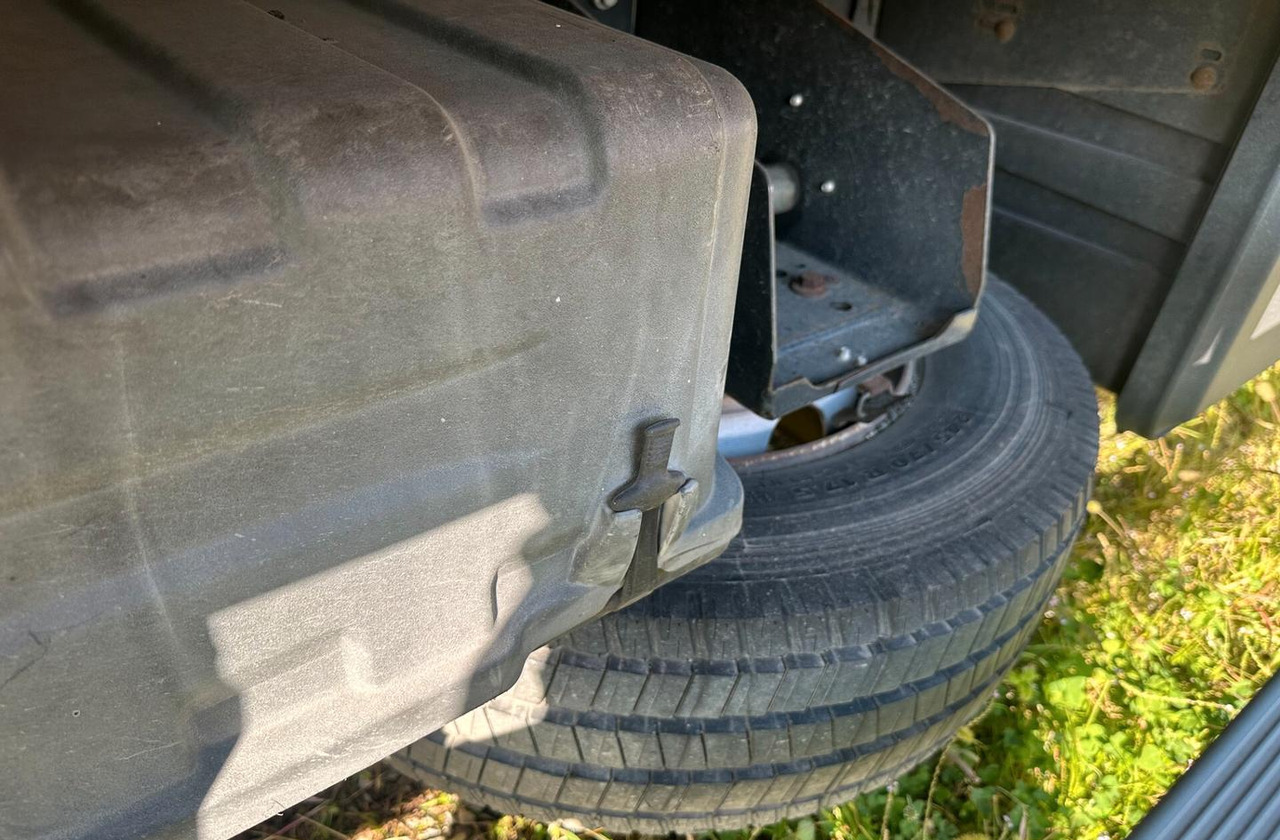 Iveco 120 EL 22 P RIBASSATO CENTINATO EURO 5 - Camión lona: foto 5 Iveco 120 EL 22 P RIBASSATO CENTINATO EURO 5 - Camión lona: foto 5