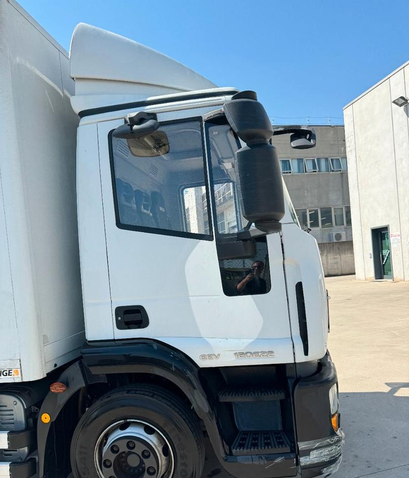 Iveco - Camión caja cerrada: foto 3 Iveco - Camión caja cerrada: foto 3