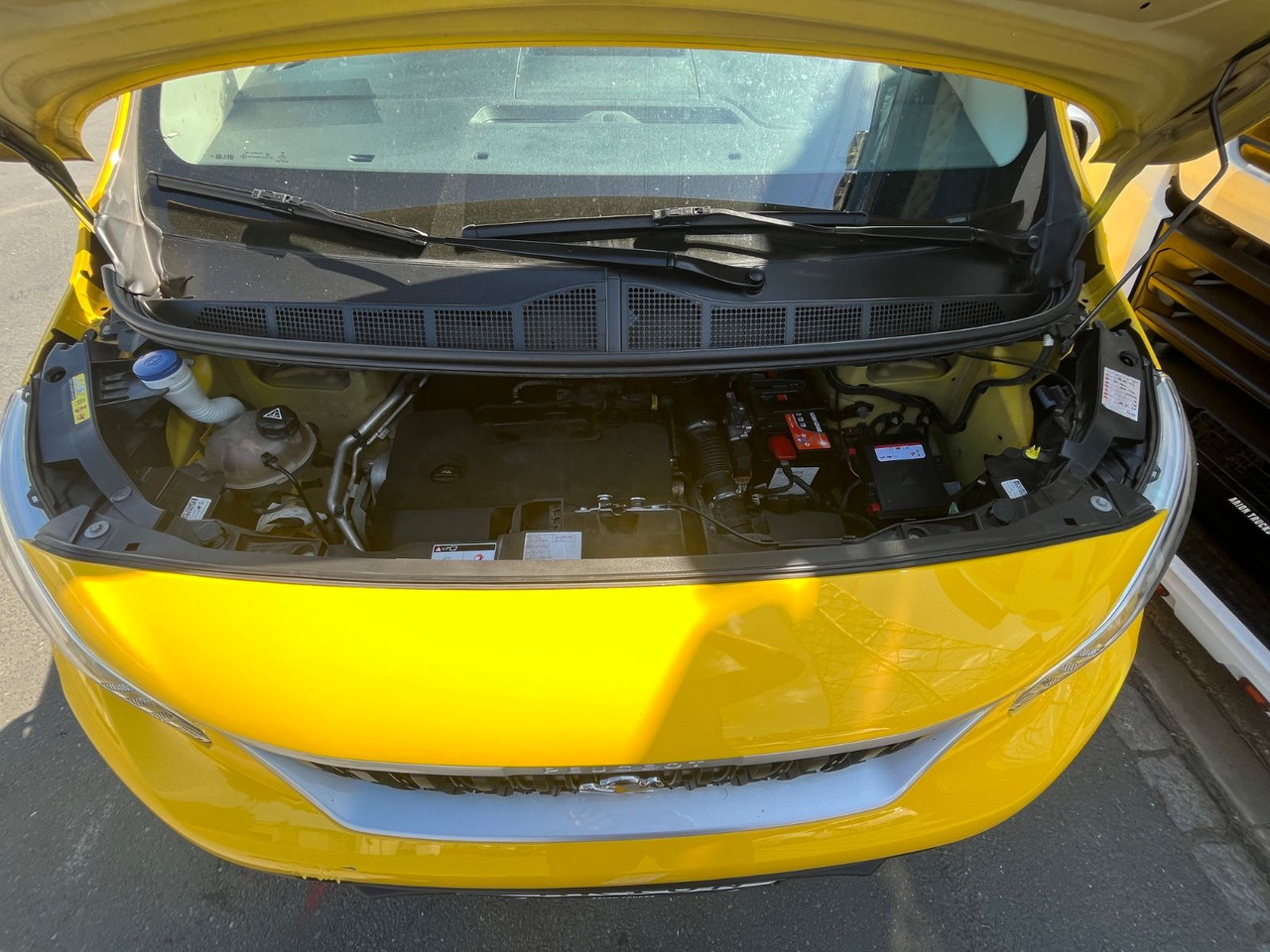 Arrendamiento de  Peugeot Expert Box Pro L3 / 2.0 Blue HDI / More units Peugeot Expert Box Pro L3 / 2.0 Blue HDI / More units: foto 12