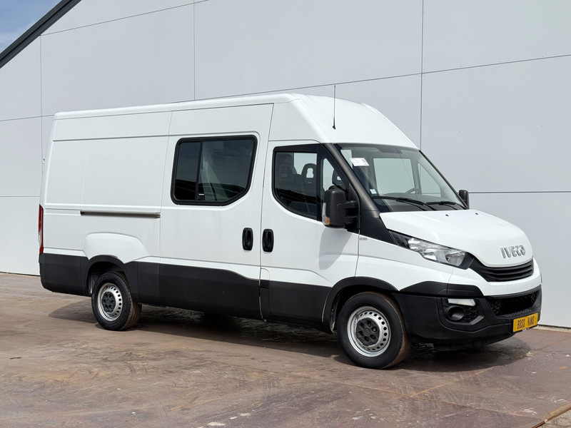 Iveco Daily 35S14 2.3 L2H2 Dubbele Cabine 7 Stoelen Airco Cruise Control Trekhaak 3.5t Lucht geveerde stoel - Furgón, Furgoneta combi: foto 4 Iveco Daily 35S14 2.3 L2H2 Dubbele Cabine 7 Stoelen Airco Cruise Control Trekhaak 3.5t Lucht geveerde stoel - Furgón, Furgoneta combi: foto 4