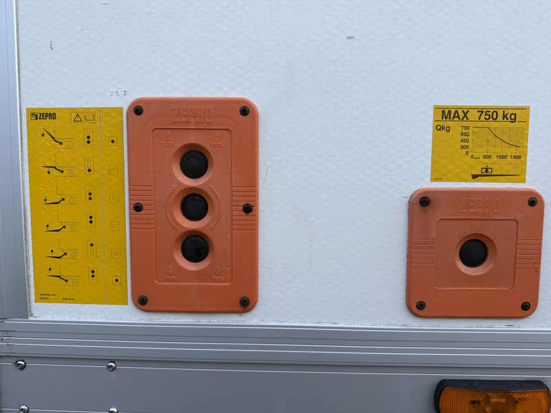 Furgoneta caja cerrada Iveco Daily 35S16 2.3 Automaat Laadklep LED Climate Control Cruise Control Standkachel Camera Navigatie Koffer Bakwagen Meubelbak: foto 17 Furgoneta caja cerrada Iveco Daily 35S16 2.3 Automaat Laadklep LED Climate Control Cruise Control Standkachel Camera Navigatie Koffer Bakwagen Meubelbak: foto 17