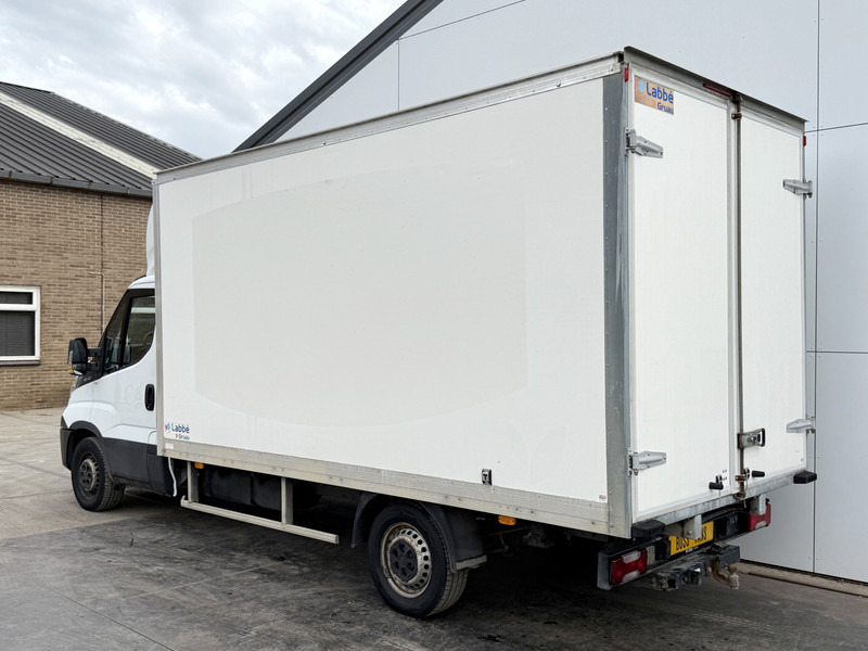 Iveco Daily 35S16 2.3 Bakwagen met achterdeur 3,5t Trekhaak Meubelbak Koffer Airco Cruise Control Camera - Furgoneta caja cerrada: foto 2 Iveco Daily 35S16 2.3 Bakwagen met achterdeur 3,5t Trekhaak Meubelbak Koffer Airco Cruise Control Camera - Furgoneta caja cerrada: foto 2