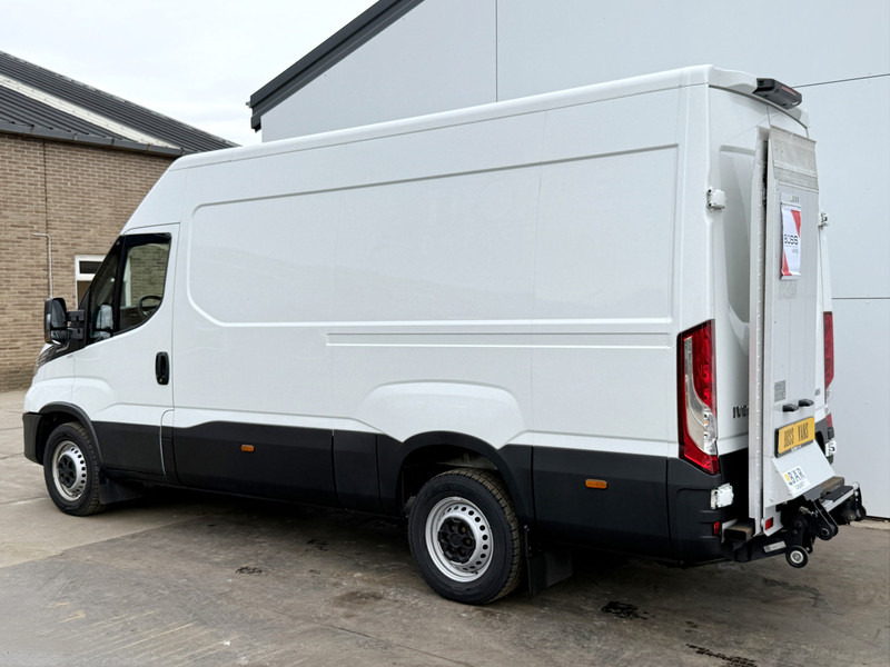 Iveco Daily 35S16 2.3 Laadklep Automaat LED Climate Control Cruise Control Camera Navigatie - Furgón: foto 3 Iveco Daily 35S16 2.3 Laadklep Automaat LED Climate Control Cruise Control Camera Navigatie - Furgón: foto 3