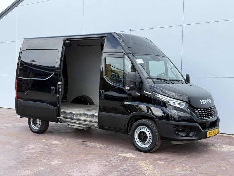 Iveco Daily 35S18 3.0 Automaat L2H2 Adaptieve Cruise Control LED Airco Camera Trekhaak - Furgón: foto 5 Iveco Daily 35S18 3.0 Automaat L2H2 Adaptieve Cruise Control LED Airco Camera Trekhaak - Furgón: foto 5