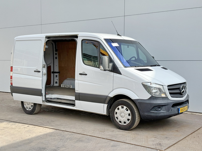Mercedes-Benz Sprinter 311 2.1 CDI Automaat L2H1 Climate Control Cruise Control Camera trekhaak en lucht geveerde stoel - Furgón: foto 5 Mercedes-Benz Sprinter 311 2.1 CDI Automaat L2H1 Climate Control Cruise Control Camera trekhaak en lucht geveerde stoel - Furgón: foto 5