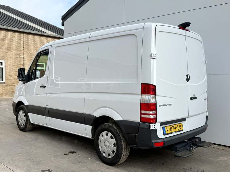Mercedes-Benz Sprinter 311 2.1 CDI Automaat L2H1 Climate Control Cruise Control Camera trekhaak en lucht geveerde stoel - Furgón: foto 2 Mercedes-Benz Sprinter 311 2.1 CDI Automaat L2H1 Climate Control Cruise Control Camera trekhaak en lucht geveerde stoel - Furgón: foto 2