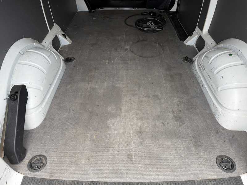 Furgoneta pequeña, Furgoneta eléctrica Volkswagen E-Transporter 113PK 138KM WLTP 37,3kWh 100% Elektrisch ABT E-transporter 3 Stoelen Airco Parkeersensoren voor achter Laadkabel: foto 13 Furgoneta pequeña, Furgoneta eléctrica Volkswagen E-Transporter 113PK 138KM WLTP 37,3kWh 100% Elektrisch ABT E-transporter 3 Stoelen Airco Parkeersensoren voor achter Laadkabel: foto 13