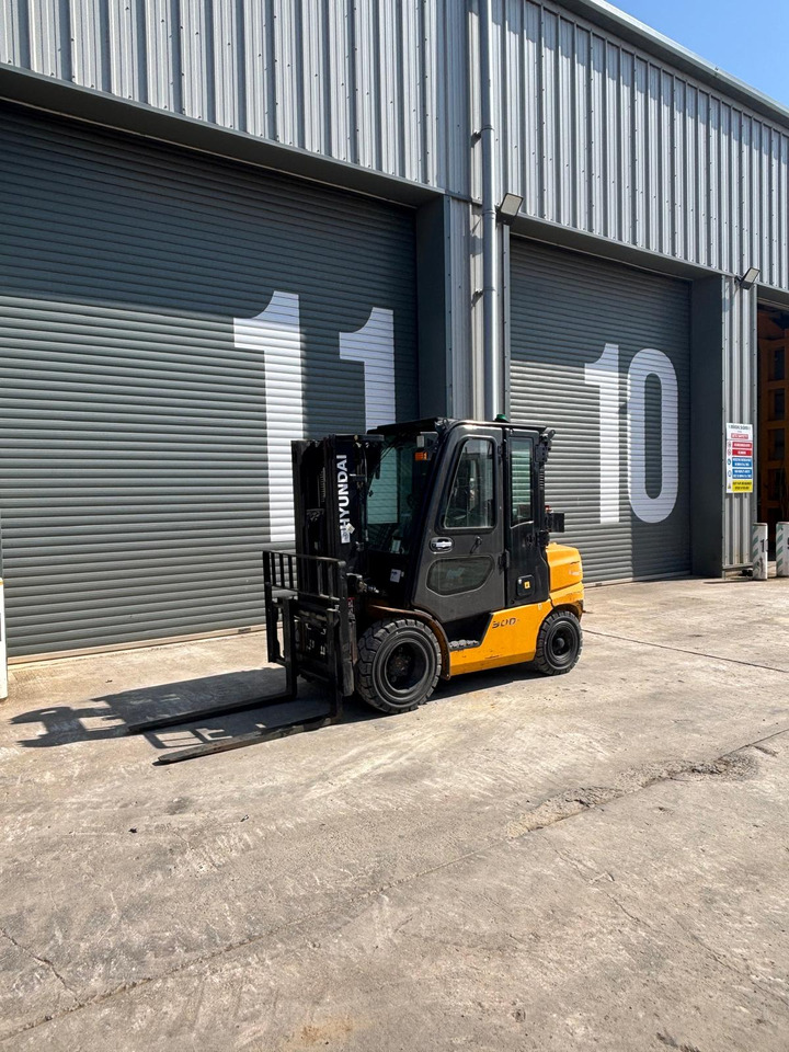 Hyundai 30D-9E - Manipulador telescópico: foto 1 Hyundai 30D-9E - Manipulador telescópico: foto 1