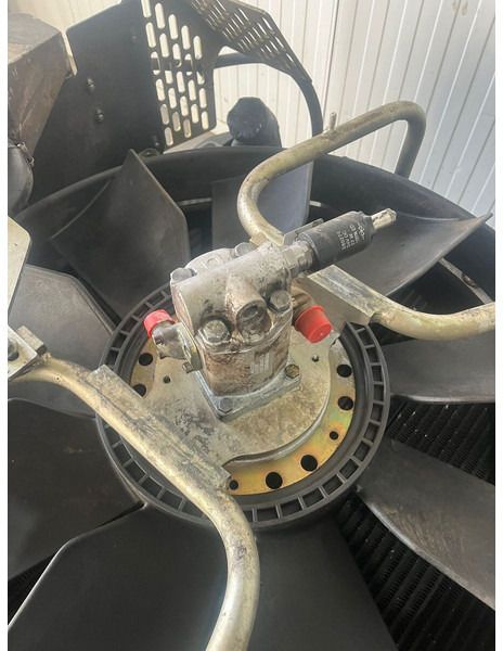 Liebherr A904 Li/A904C Li/R904/R904C - Radiador: foto 2 Liebherr A904 Li/A904C Li/R904/R904C - Radiador: foto 2
