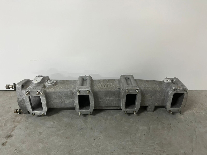 Liebherr A974 / P974 / R942 / R944 / R954 / R964 / R974 / R974B - A 974 / P 974 / R 942 / R 944 / R 954 / R 964 / R 974 / R 974B - Tubo de admisión de aire: foto 4 Liebherr A974 / P974 / R942 / R944 / R954 / R964 / R974 / R974B - A 974 / P 974 / R 942 / R 944 / R 954 / R 964 / R 974 / R 974B - Tubo de admisión de aire: foto 4