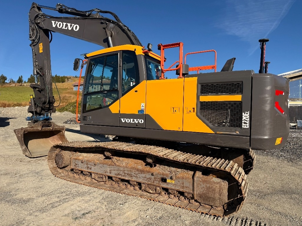Excavadora de cadenas Volvo EC220EL: foto 10
