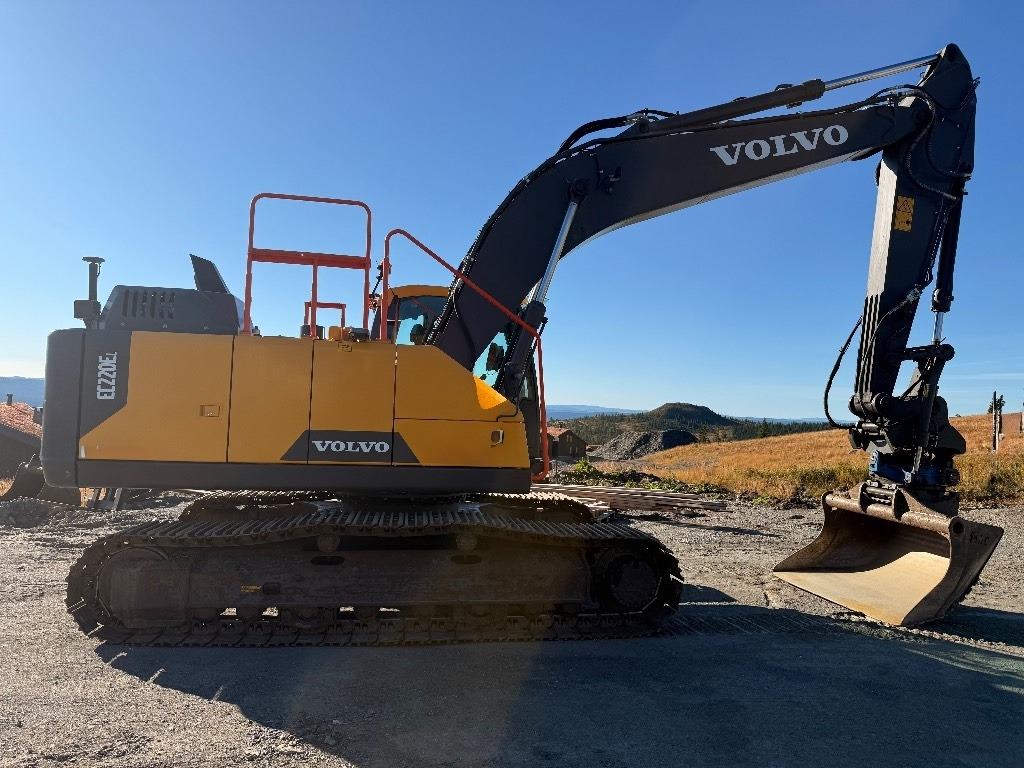 Excavadora de cadenas Volvo EC220EL: foto 7