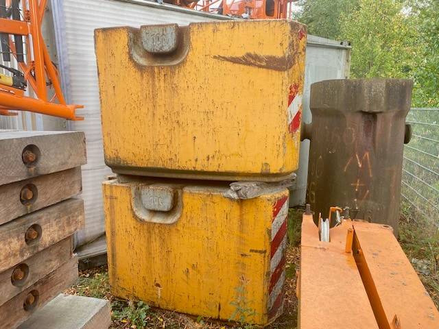 Liebherr Ballastplatten / Counterweight plates LTM 1200-5.1 - Grúa para camión para Maquinaria de construcción: foto 1 Liebherr Ballastplatten / Counterweight plates LTM 1200-5.1 - Grúa para camión para Maquinaria de construcción: foto 1