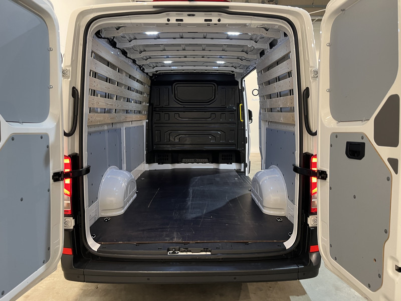 Volkswagen Crafter 30 2.0 TDI L3H2 140 PK Automaat / Euro 6 / Airco / Cruise Control / Camera / CarPlay / 3-Zits / 18.500 KM !! - Furgoneta pequeña: foto 5 Volkswagen Crafter 30 2.0 TDI L3H2 140 PK Automaat / Euro 6 / Airco / Cruise Control / Camera / CarPlay / 3-Zits / 18.500 KM !! - Furgoneta pequeña: foto 5