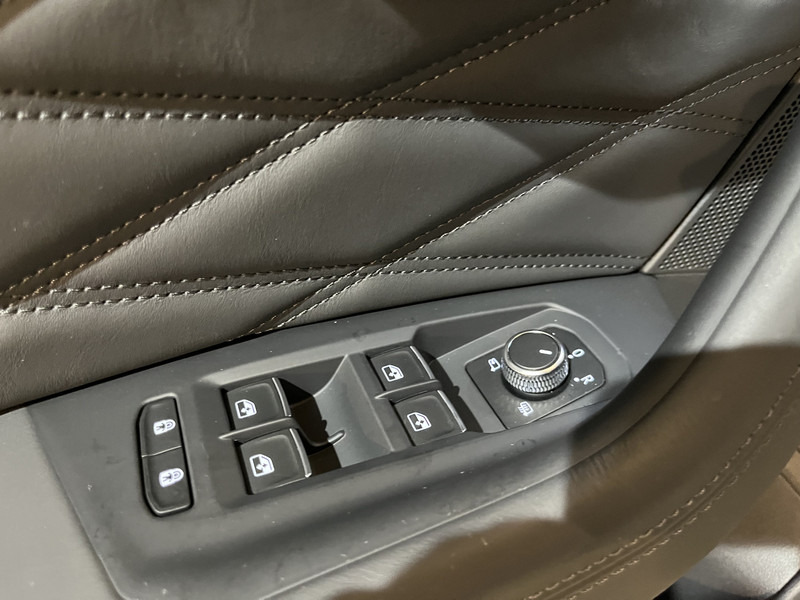 SUV/ Todoterreno Volkswagen Touareg R 3.0 TSi 462 PK eHybrid 4MOTION Full Options / Luchtvering / IQ Matrix / 360 Camera / Panoramadak / Head-Up / Leder / Stoelventilatie / Stoelverwarming: foto 16
