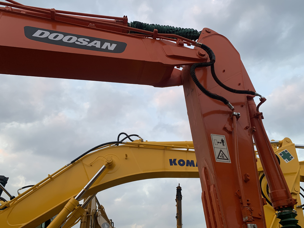 DOOSAN DX225LC - Excavadora de ruedas: foto 5 DOOSAN DX225LC - Excavadora de ruedas: foto 5