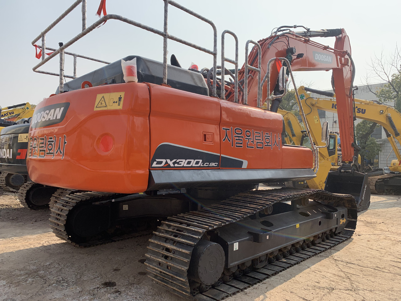 DOOSAN DX300LC-9C - Excavadora de ruedas: foto 1 DOOSAN DX300LC-9C - Excavadora de ruedas: foto 1