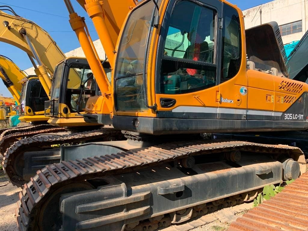 Hyundai 305LC-9T - Excavadora de cadenas: foto 1 Hyundai 305LC-9T - Excavadora de cadenas: foto 1
