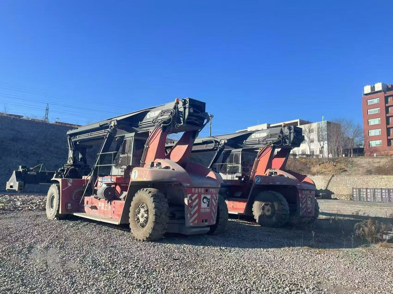 KALMAR DRT450 - Reach stacker: foto 1 KALMAR DRT450 - Reach stacker: foto 1