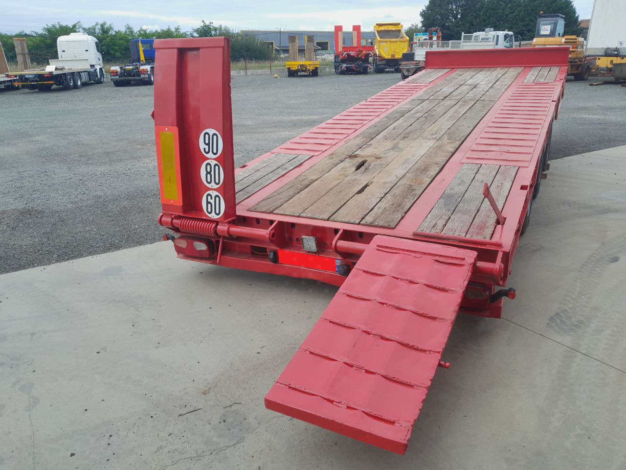 Louault 3 essieux centraux 31t500 basculent plant carrier / low loader Trailer - Remolque góndola rebajadas: foto 2 Louault 3 essieux centraux 31t500 basculent plant carrier / low loader Trailer - Remolque góndola rebajadas: foto 2