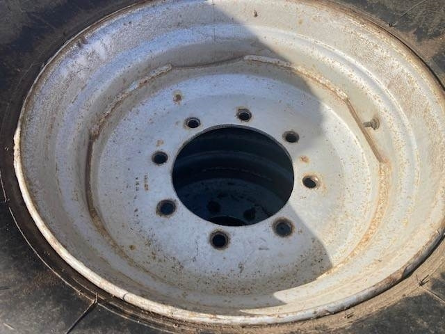 425/65-22,5 KOMPLET - Neumático para Maquinaria agrícola: foto 2 425/65-22,5 KOMPLET - Neumático para Maquinaria agrícola: foto 2