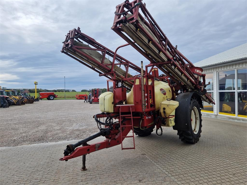 Hardi COMMANDER 2800 TWIN  - Pulverizador arrastrado: foto 2 Hardi COMMANDER 2800 TWIN  - Pulverizador arrastrado: foto 2