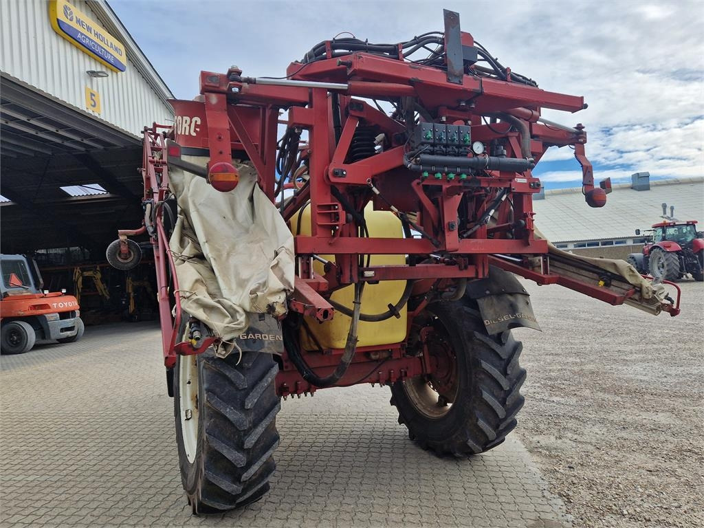 Hardi COMMANDER 2800 TWIN  - Pulverizador arrastrado: foto 4 Hardi COMMANDER 2800 TWIN  - Pulverizador arrastrado: foto 4