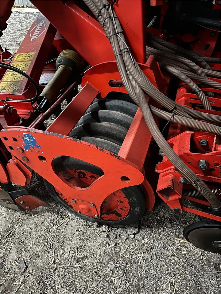 Kuhn VENTA NC4000HR - Combinado de siembra: foto 3 Kuhn VENTA NC4000HR - Combinado de siembra: foto 3