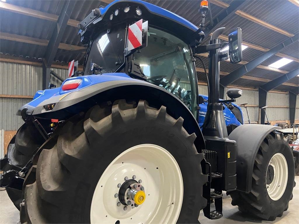 New Holland T7.300 AC NEWG - Tractor: foto 2 New Holland T7.300 AC NEWG - Tractor: foto 2