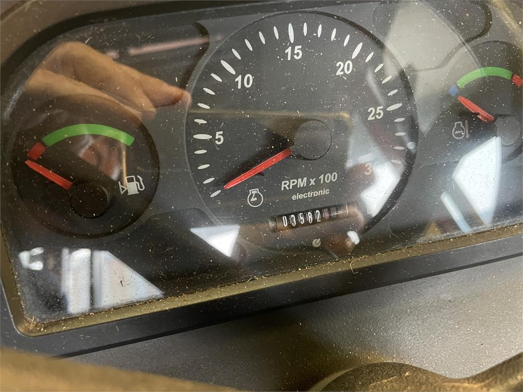 Rimas MULTI-TRAC 504 - Tractor municipal: foto 3 Rimas MULTI-TRAC 504 - Tractor municipal: foto 3