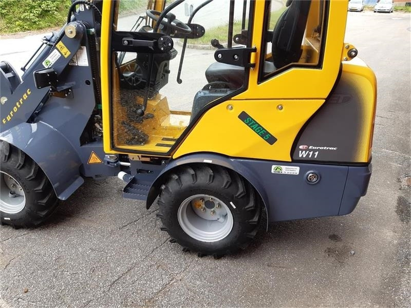 Eurotrac W11 med lang arm, førerhus, skovl og gafler - Cargadora articulada: foto 5 Eurotrac W11 med lang arm, førerhus, skovl og gafler - Cargadora articulada: foto 5