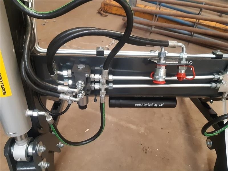 Inter-Tech 1600 - Cargador frontal para tractor: foto 4 Inter-Tech 1600 - Cargador frontal para tractor: foto 4