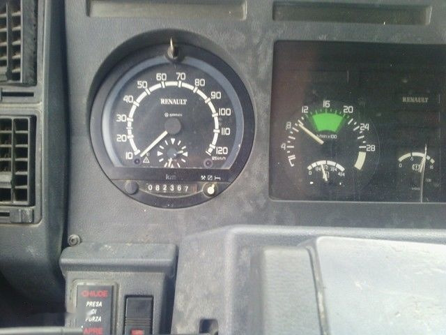 Camión cisterna para transporte de combustible Renault MIDLINER 210: foto 9