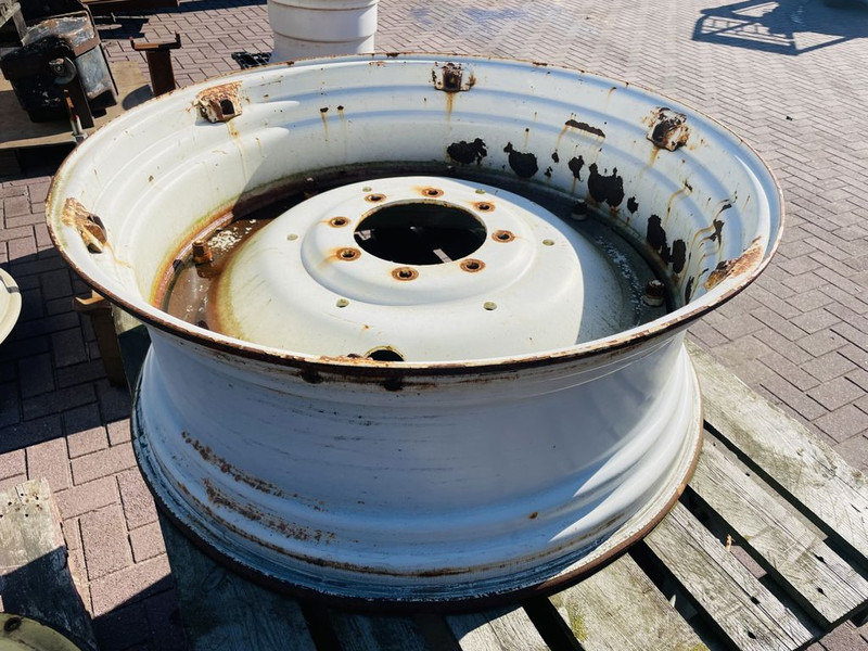 New Holland DW15Lx 38 set velgen - Llanta: foto 1 New Holland DW15Lx 38 set velgen - Llanta: foto 1