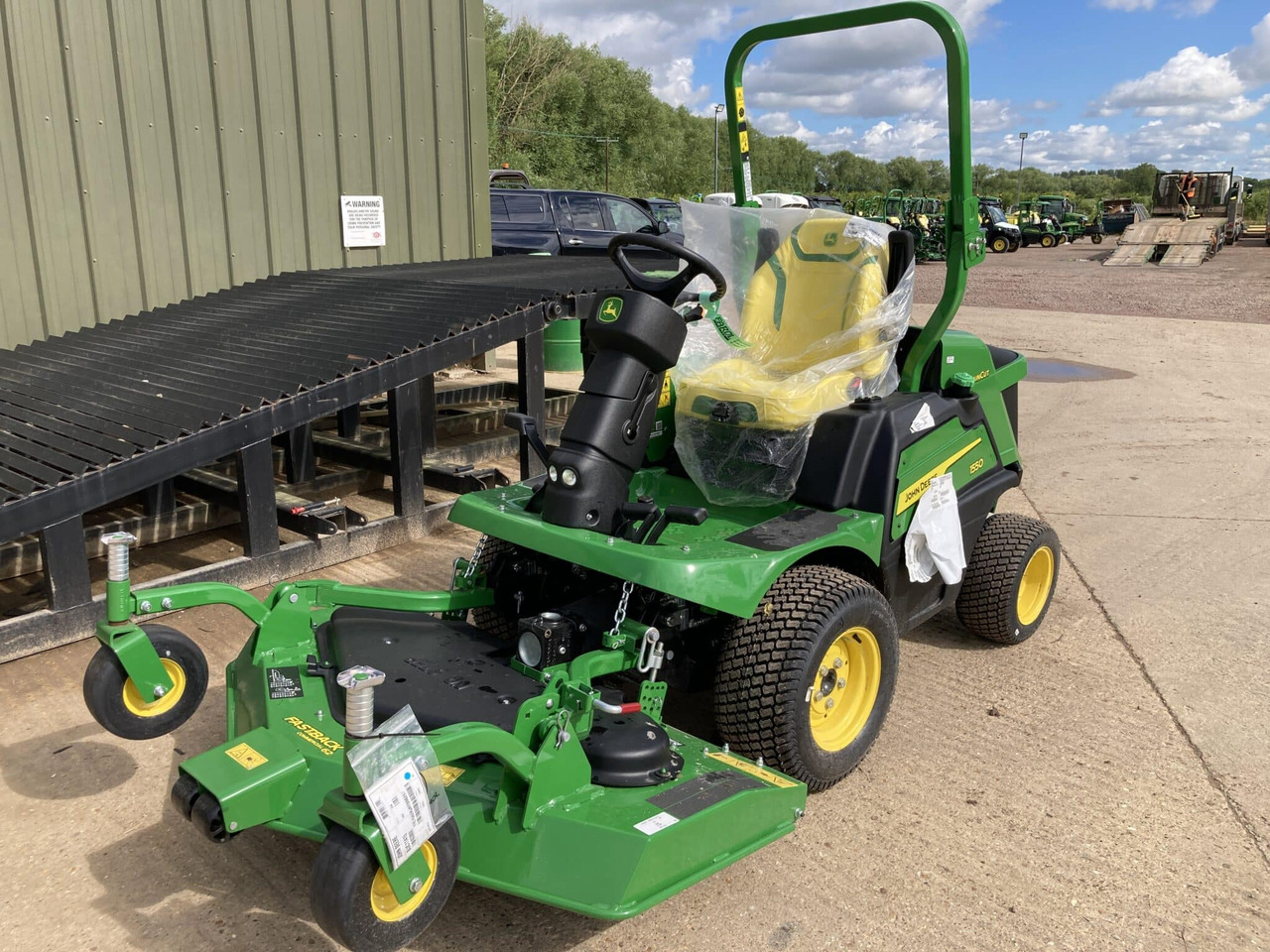 John Deere 1550 front mower - Cortacésped: foto 1 John Deere 1550 front mower - Cortacésped: foto 1