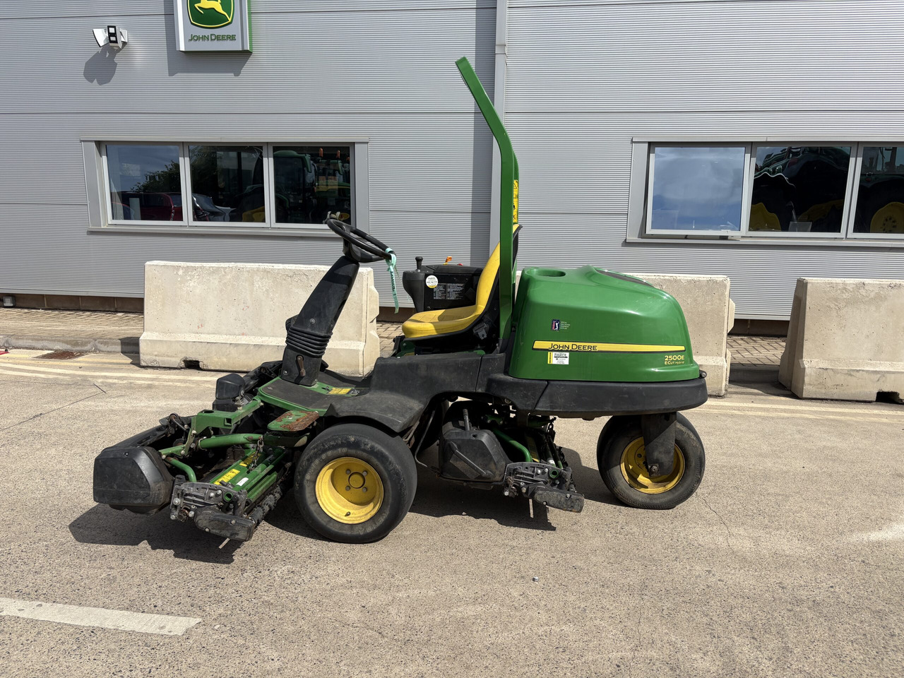 John Deere 2500E Greens Triple - Cortacésped: foto 1 John Deere 2500E Greens Triple - Cortacésped: foto 1