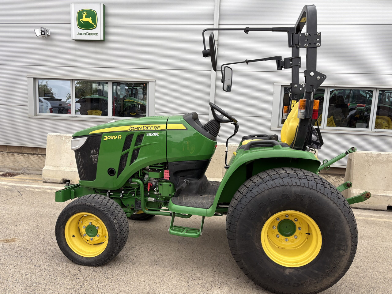 John Deere 3039R Compact Tractor - Mini tractor: foto 1 John Deere 3039R Compact Tractor - Mini tractor: foto 1