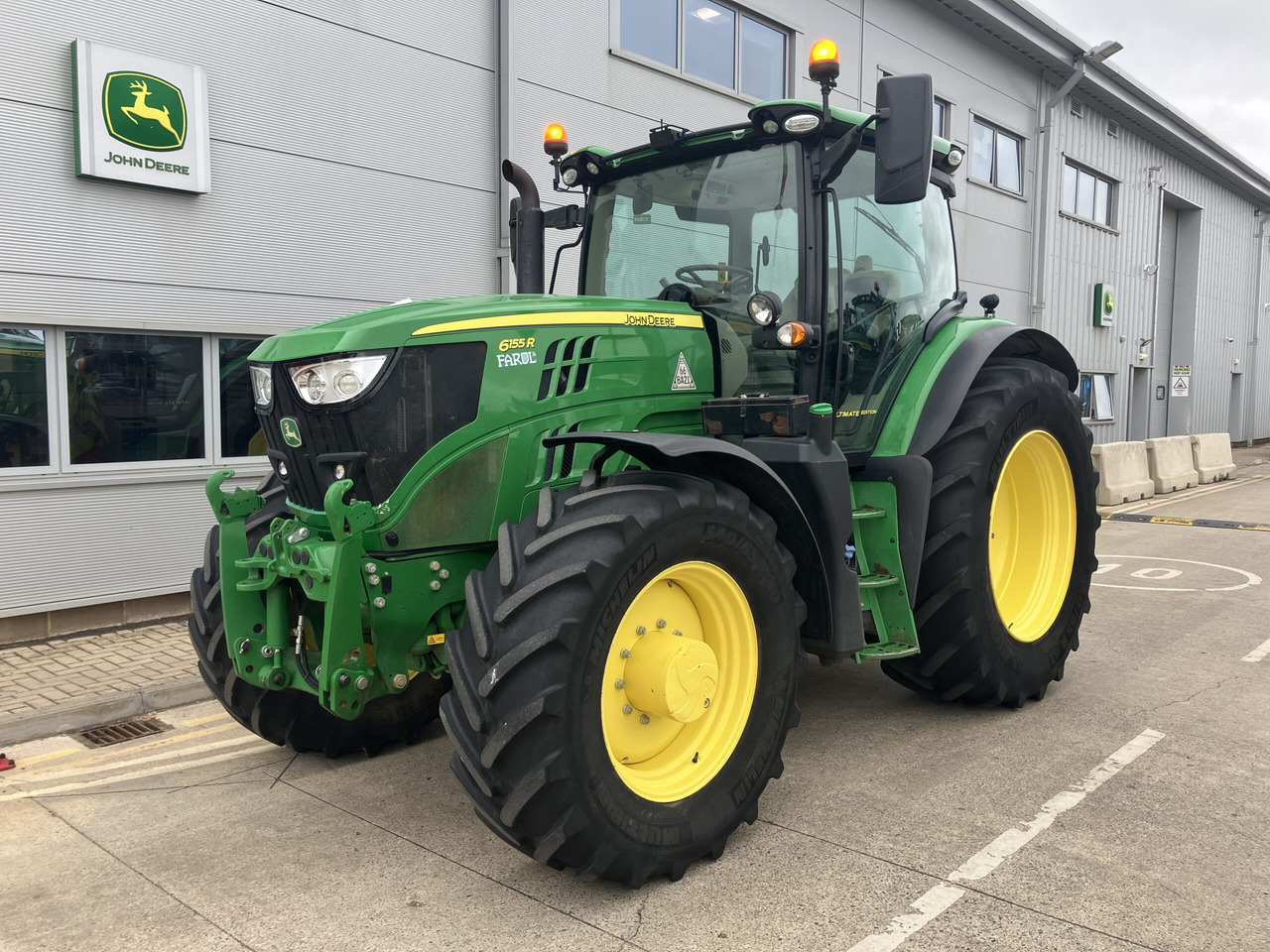 John Deere 6155R - Tractor: foto 1 John Deere 6155R - Tractor: foto 1