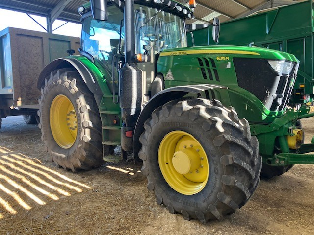 John Deere 6215R - Tractor: foto 1 John Deere 6215R - Tractor: foto 1