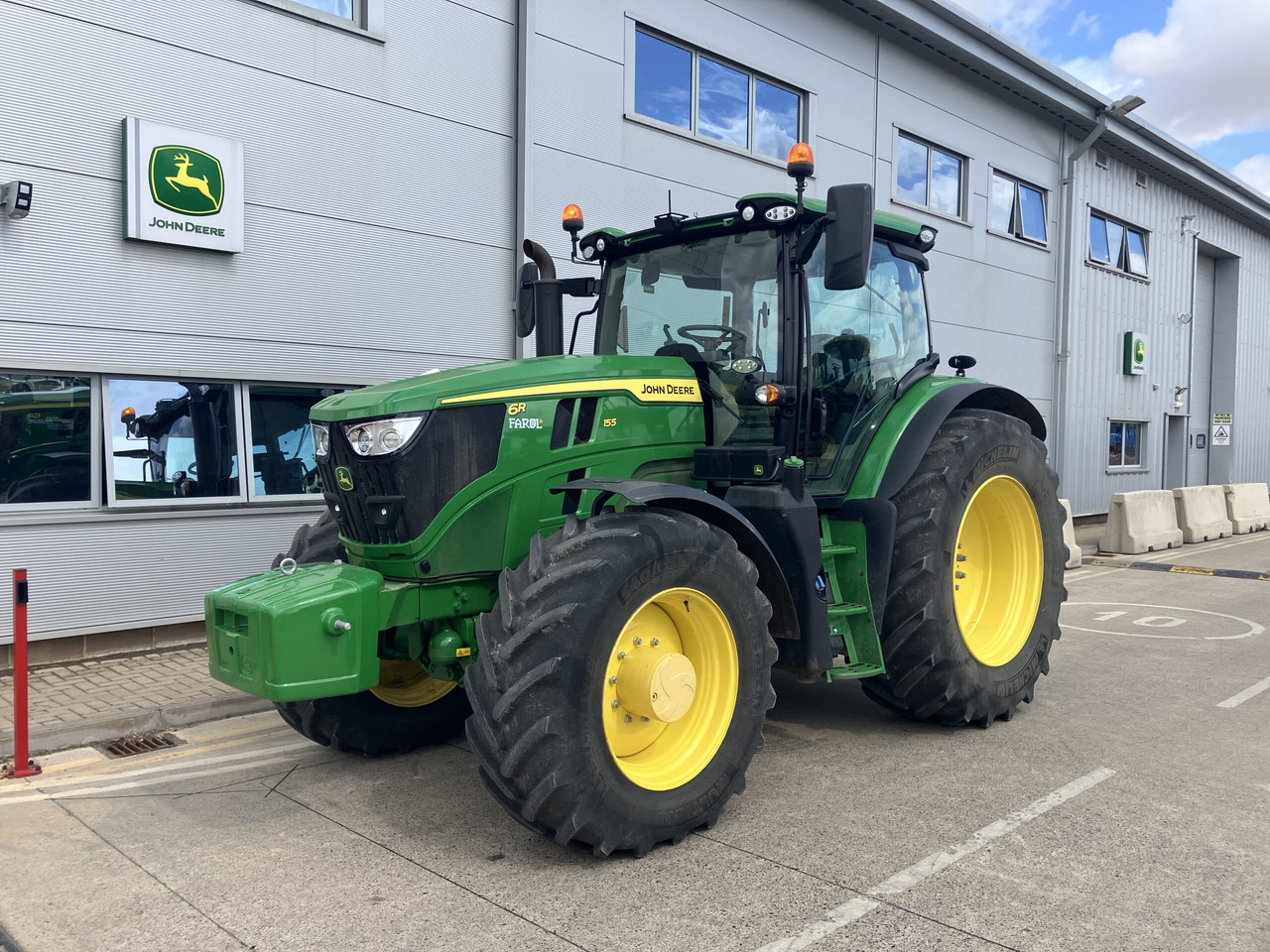 John Deere 6R 155 - Tractor: foto 1 John Deere 6R 155 - Tractor: foto 1